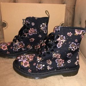 Dr. Martens | Shoes | Dr Martens Beckett Wild Rose Size 8 | Poshmark